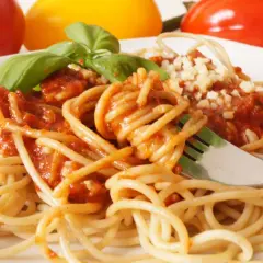 Spaghetti z pieczarkami: Prosty przepis i sekrety idealnego sosu
