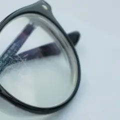 Jak usunąć fotochrom z okularów i uniknąć niepożądanych efektów