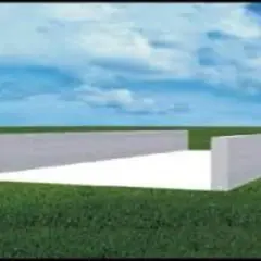 Płyta obornikowa w kształcie prostokąta, otoczona zieloną trawą i błękitnym niebem z chmurami.