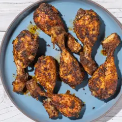 Fusi di pollo croccanti e dorati, cotti alla perfezione nella friggitrice ad aria. Un piatto gustoso e leggero.