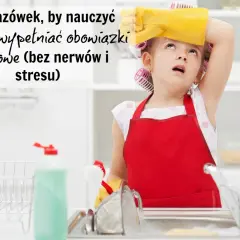 Zmęczona dziewczynka w fartuszku i rękawiczkach, z wałkami na włosach, z trudem wykonuje obowiązki domowe przy zlewie.