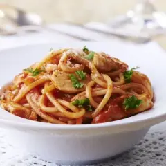 Spaghetti z kurczakiem: Jak zrobić idealne? Szybkie przepisy i triki