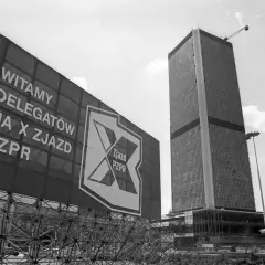 Warszawski Marriott: Kiedy powstał? Historia, budowa i symbolizm