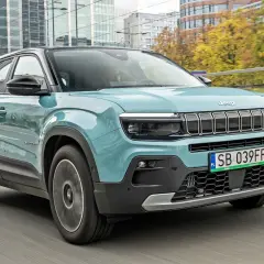 Nowy Jeep Avenger w miejskim stylu. Sprawdź, jaka jest jego jeep avenger cena i możliwości.