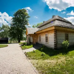 Ile kosztuje przeniesienie domu z bali? Sprawdź ukryte wydatki