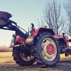 Jak zrobić ładowacz na tył ciągnika - proste kroki i wskazówki