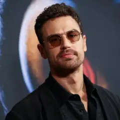 Nowy James Bond aktor: Theo James na czołowej pozycji w wyścigu