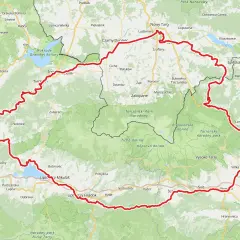 Trasa rowerowa velo tatry okrąża Tatry, łącząc polskie i słowackie miejscowości, w tym Nowy Targ, Zakopane i Liptowski Mikulasz.