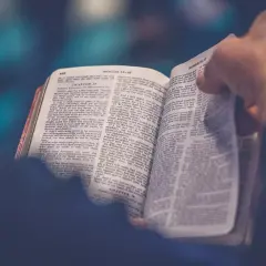 Jak czytać Biblię instrukcja, aby zrozumieć jej głębię i przesłanie