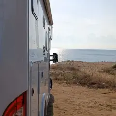 Kamper nad Morzem Czarnym, gdzie z czego słynie Bułgaria – piękne plaże i słońce.