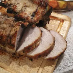 Ile piec schab z kością w piekarniku, aby był soczysty i smaczny?