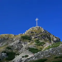 Krzyż na Giewoncie: Jak 500 górali zbudowało symbol Tatr?