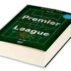Książka "Premier League. Historia taktyki w najlepszej piłkarskiej lidze świata" Michaela Coxa. Okładka przedstawia schemat boiska z zaznaczonymi ruchami zawodników, ilustrującymi taktykę.