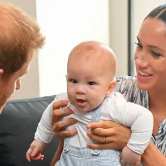 Meghan Markle z dziećmi, Archiem i Lilibet, w ciepłym uścisku.
