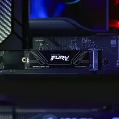 Dysk Kingston Fury Renegade G5 z interfejsem PCIe 5.0 NVMe M.2 zamontowany na płycie głównej, gotowy do pracy.