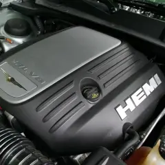 Opinie o Chrysler 300C: jaki silnik wybrać, aby uniknąć problemów?