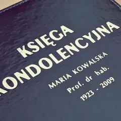 Jak napisać msze za zmarłego, aby była pełna szacunku i osobista
