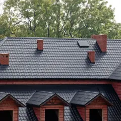 Jak wymierzyć dach kopertowy – kluczowe kroki i praktyczne wskazówki