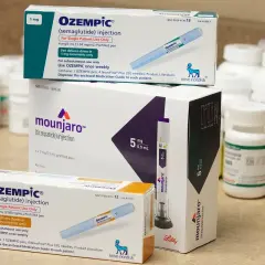 Zastrzyki na odchudzanie: opakowania leków Ozempic i Mounjaro, które pomagają w kontroli wagi.
