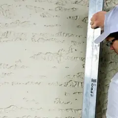 Najpierw tynki czy wylewki: poznaj optymalną kolejność prac w domu