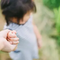 Jak adoptować dziecko - poznaj kluczowe kroki i wymagania w Polsce