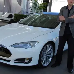 Tesla: co to jest? Przewodnik po elektrycznej rewolucji Elona Muska