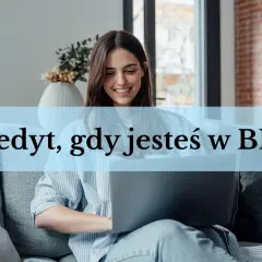 Kobieta z laptopem na kanapie, tekst "Kredyt, gdy jesteś w BIK?".