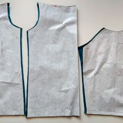 Odmień bluzkę: Jak zrobić dekolt V-neck, łódka? Poradnik!