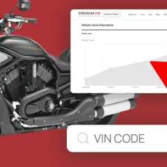 Czarny motocykl Harley-Davidson obok strony z informacjami o wartości pojazdu. Wpisz numer VIN motocykla, aby sprawdzić jego historię.