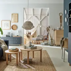 Duża pusta ściana w salonie? Zmień ją w atut! Pomysły i porady