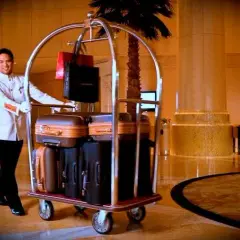 Czy wychodząc z hotelu zostawia się klucz? Sprawdź zasady i uniknij kosztów