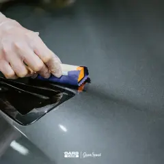 Nakładanie powłoki ceramicznej na auto to inwestycja w jego wygląd i ochronę. Ceramika daje lakierowi głębię koloru i połysk.
