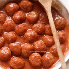 Polpette al sugo ricetta della nonna, succulente e profumate, pronte per essere gustate.