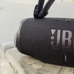 Porównanie głośników JBL: który model spełni Twoje oczekiwania?