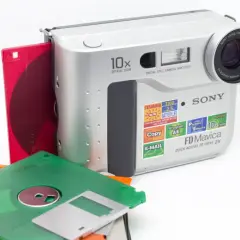 Kiedy wymyślono aparat, takie jak ten Sony FD Mavica, zdjęcia zapisywano na dyskietkach.