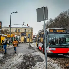 Autobus do Karpacza: Skąd i jak dojechać bez stresu?