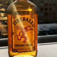 Gdzie kupić Fireball whisky? Najlepsze miejsca i oferty w Polsce