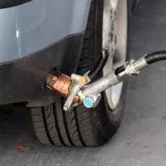Poczuj gaz? Jak zakręcić zawór LPG w aucie krok po kroku