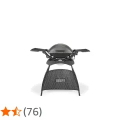 En kompakt Weber liten grill på stativ, perfekt för balkongen eller uteplatsen.