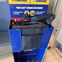Torba nie mieści się w wymiarach kabinowych. Czy to częsty problem przy Ryanair? opinie podróżnych.