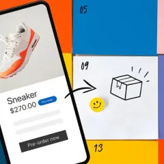 Telefon pokazuje buty na sprzedaż. Strzałka prowadzi do rysunku paczki i uśmiechniętej buźki, ilustrując, co to przedsprzedaż – zamówienie przed premierą.