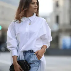 Biała koszula oversize: stylizacje, porady i inspiracje