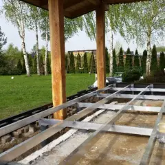 Jak zbudować trwały taras na filarach betonowych: 5 kroków