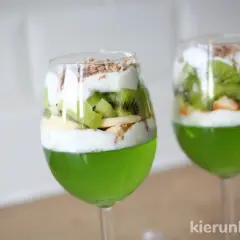 Galaretka z kiwi nie tężeje? Poznaj winowajcę i skuteczne triki!