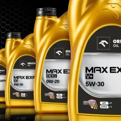 Złote bańki oleju silnikowego Orlen Max Expert. Wybór między 0W-20 a 5W-30 dla Twojego auta.