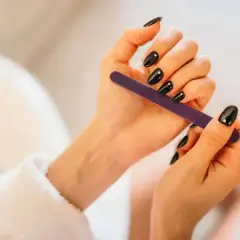 Jakie pilniki do manicure hybrydowego wybrać, aby uniknąć uszkodzeń?