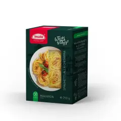 Glutenfri spaghetti alla chitarra från Incola. Förpackningen visar en tallrik med färdiglagad pasta, perfekt för dig som söker glasnudlar gluten.