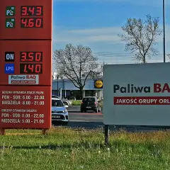 Cena gazu LPG na stacji BAQ to 1.40. Obok widnieje cena ON 3.50.
