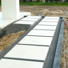 Jakie kruszywo pod kostkę? Zbuduj trwały podjazd i ścieżki!