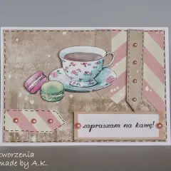 Urocza kartka z filiżanką kawy, makaronikami i napisem "zapraszam na kawę".